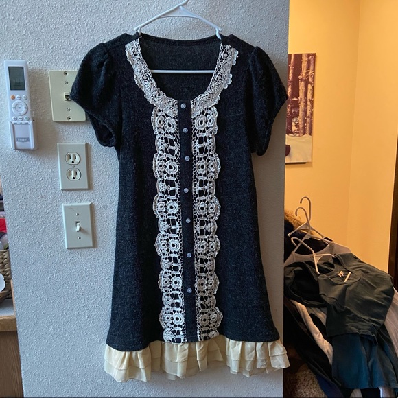 Adorable Wool T-shirt dress with lace and ruffle detail - Picture 1 of 5